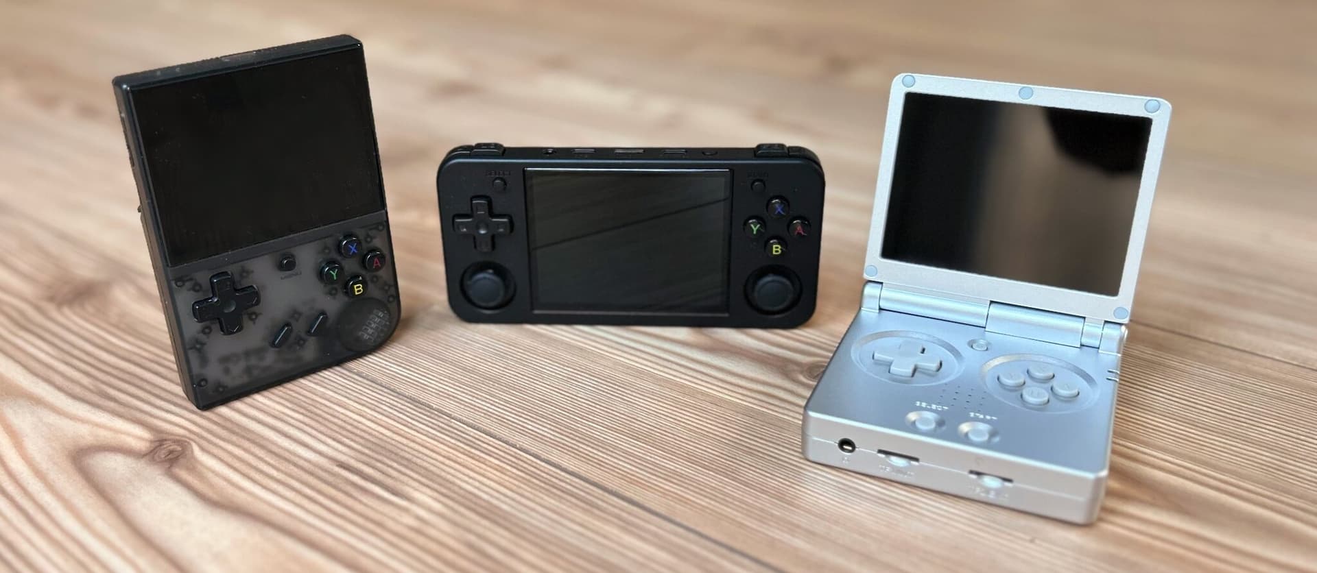 Anbernic RG35XX Plus vs H vs SP three-way comparison showing vertical, horizontal, and clamshell form factors